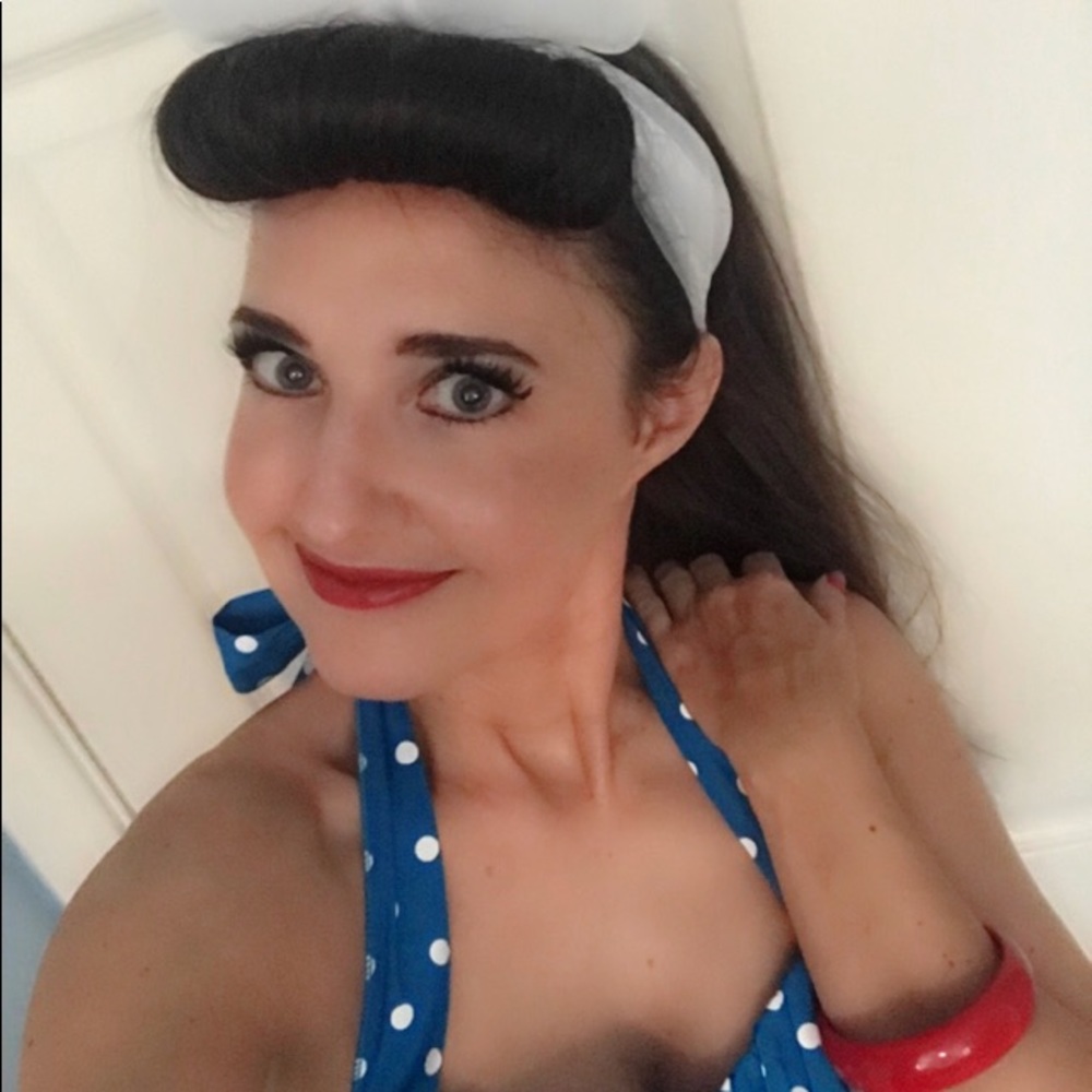 Meet your Posher, Laurie